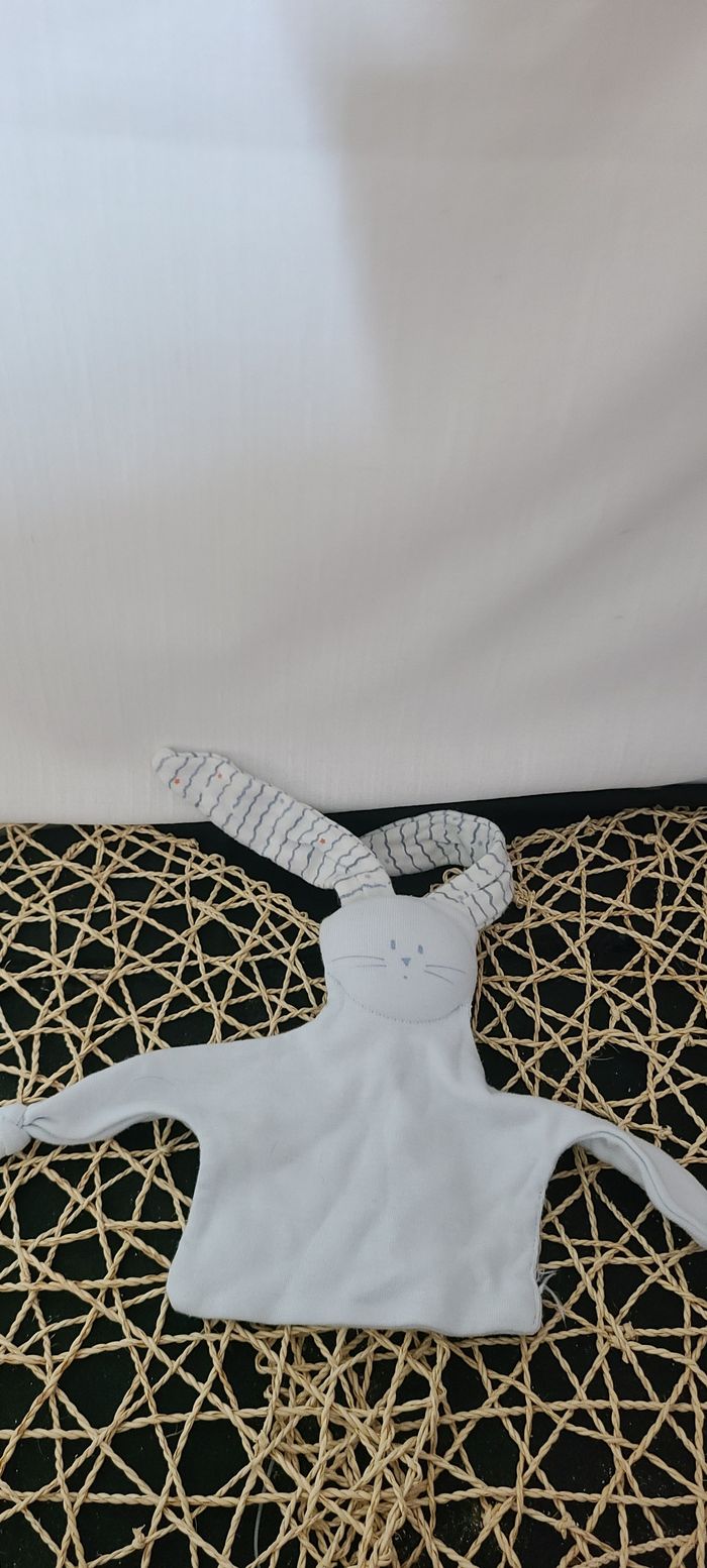 Doudou lapin bleu ciel oreilles rayées petit bateau - photo numéro 2