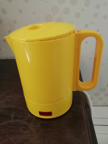 bouilloire jaune