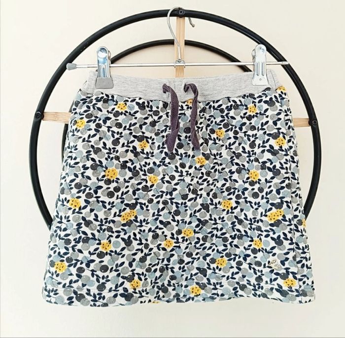 8 ans jupe petit bateau ( ne taille pas grand)