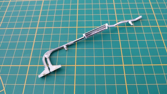 Ligne échappement pièce détachée miniature Jaguar XK 120 1948 1/24 Burago #B47 - photo numéro 2