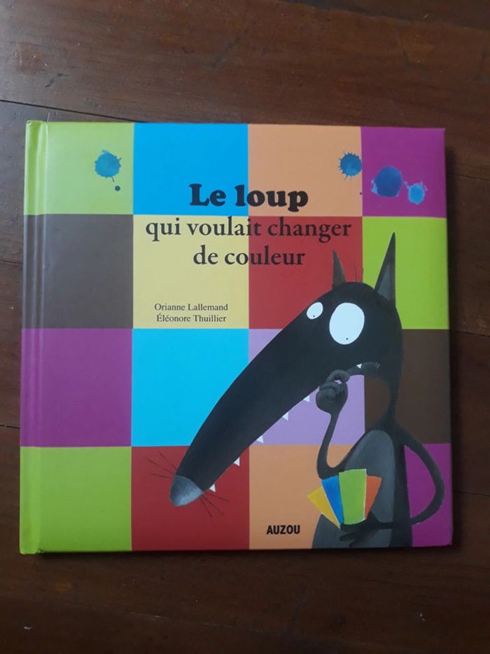 Grand livre 'le loup qui voulait changer de couleur"