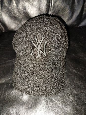 Casquette NY bouclettes
