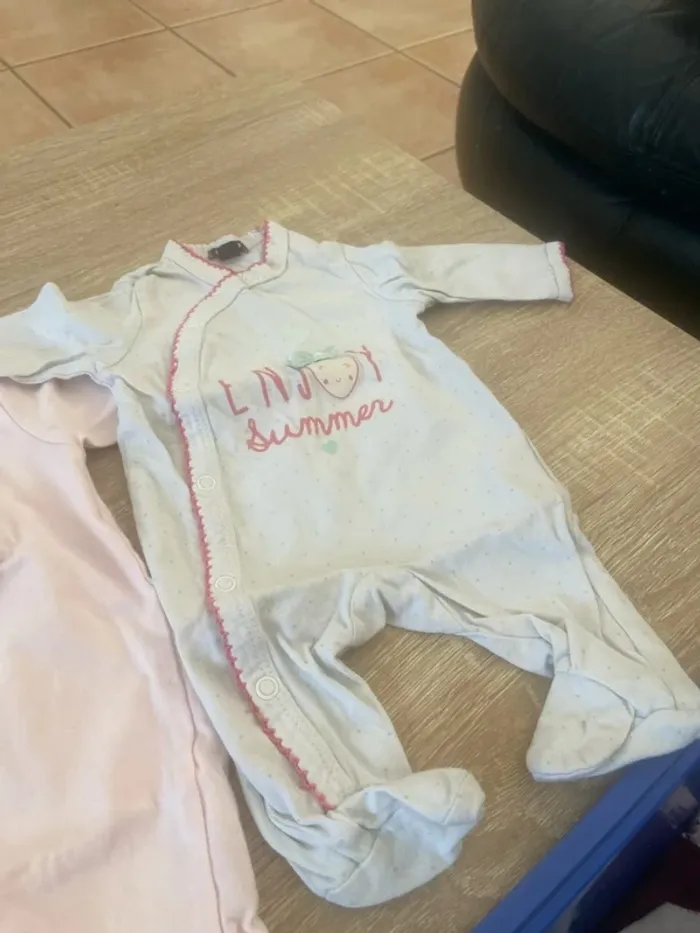 Lot fille 1 mois (9 pièces) - photo numéro 9