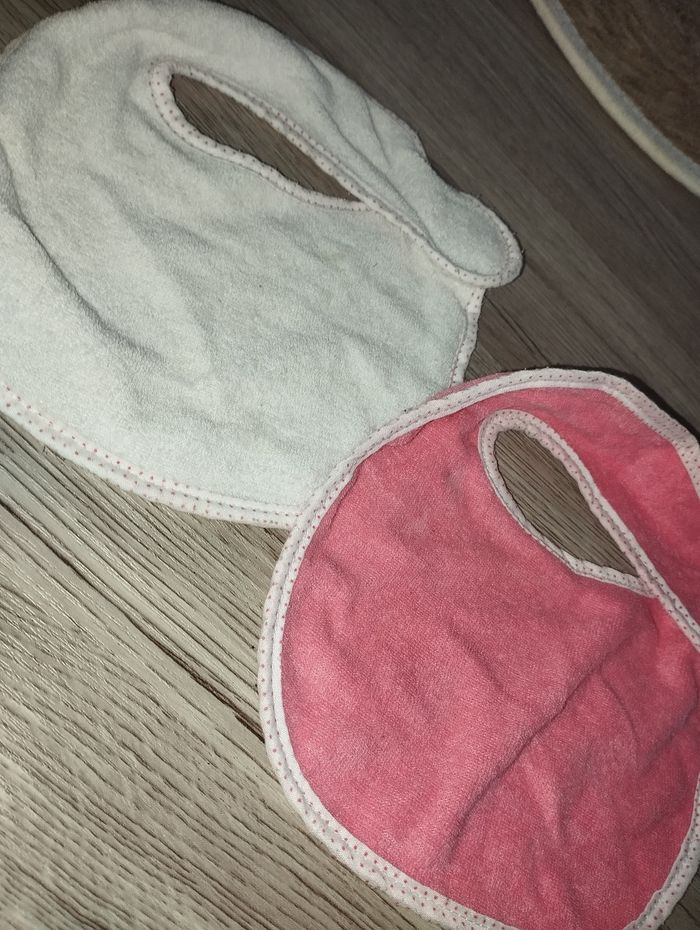 Lot bavoirs - photo numéro 2