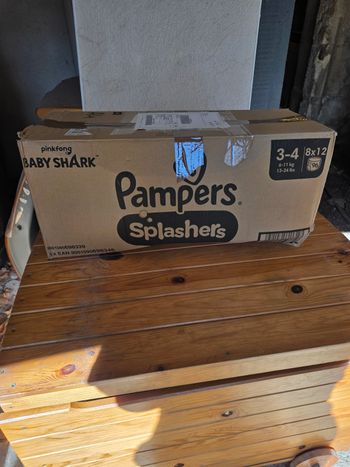 Couche pampers splashers baby shark
