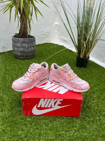 Très belle chaussures Nike air Max  taille 34