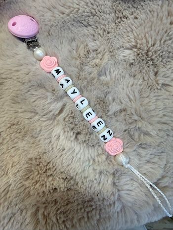 Attache tétine  