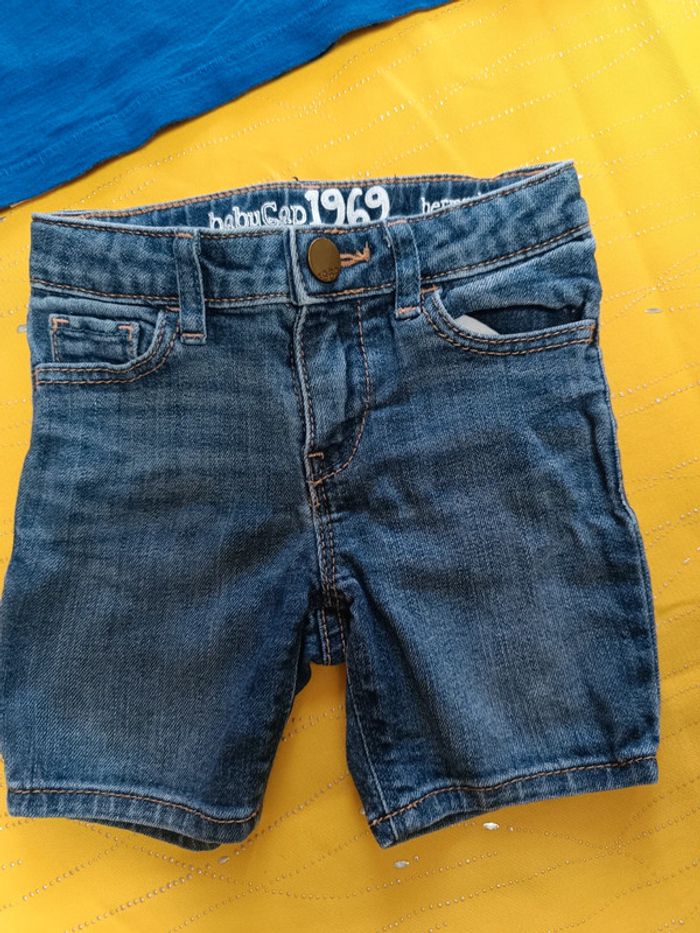 Bermuda en jean et tee-shirt manches courtes Gap 2 ans - photo numéro 5