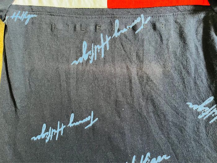 Lot 3 hauts tommy Hilfiger 6-7 ans - photo numéro 2