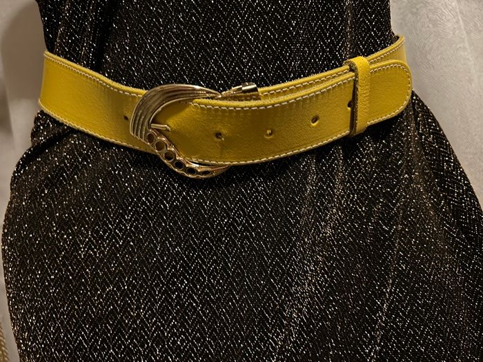 Très jolie ceinture vintage en croûte de cuir jaune - photo numéro 9