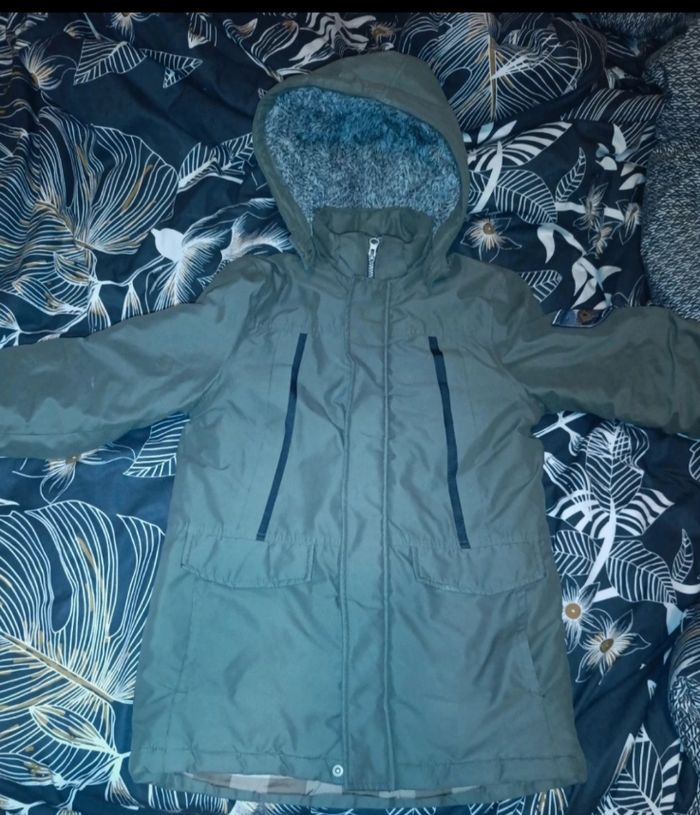 Manteau garçon  10ans mais peut convenir a 11ans - photo numéro 2