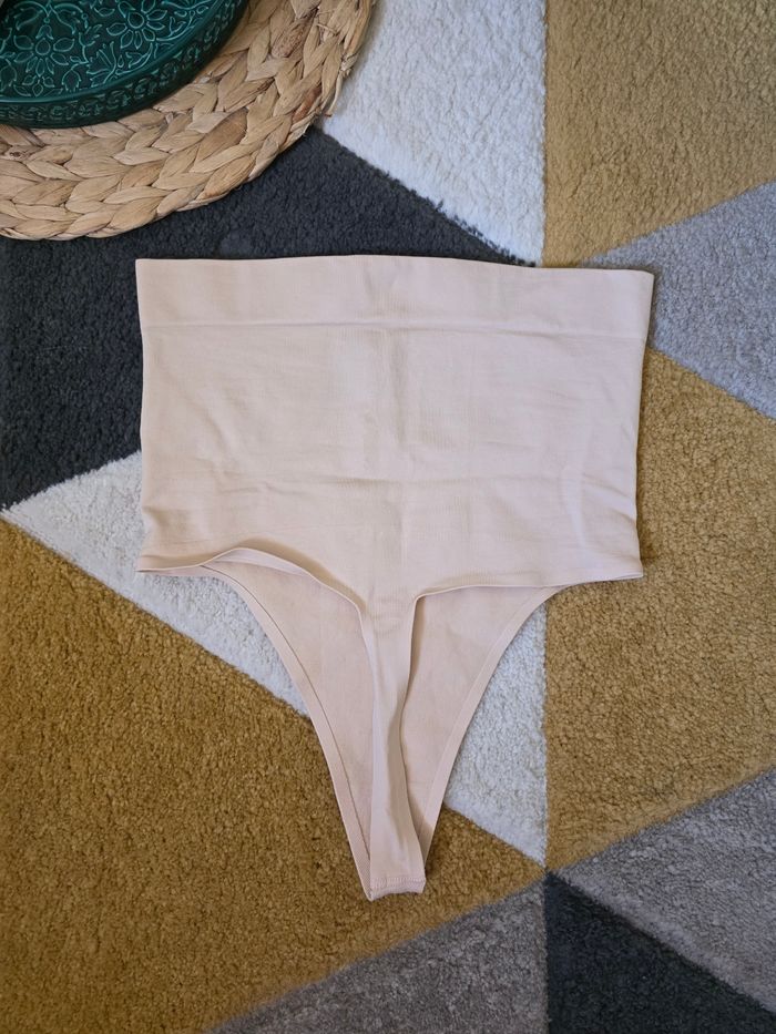 Gaine string neuve Primark taille s - photo numéro 3