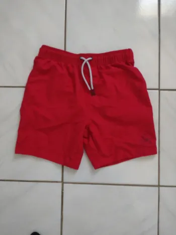Short de bain Primark taille 8/9 ans