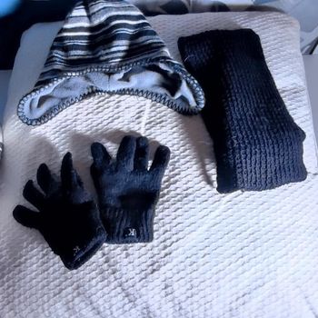 Ensemble bonnet + écharpe + gants