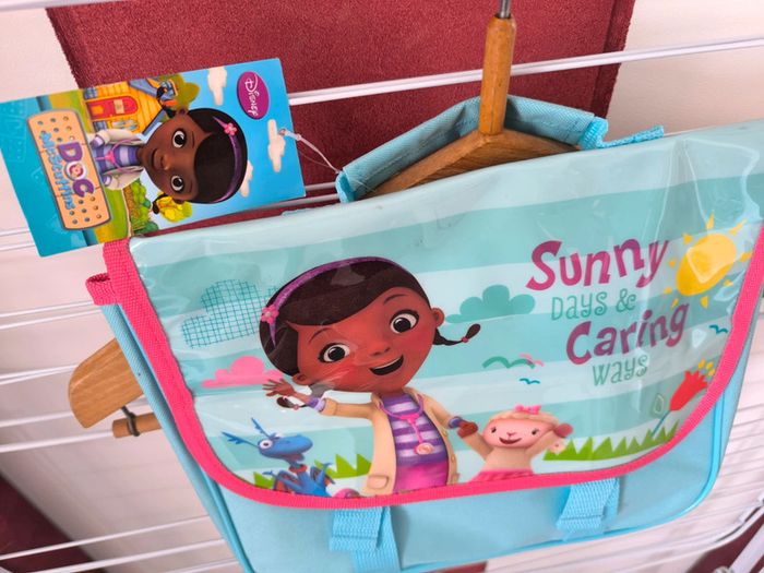 Cartable Dr la Peluche neuf - Disney - photo numéro 2