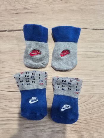 Lot de 2 paires de chaussettes, bleu gris et rouge, Nike.