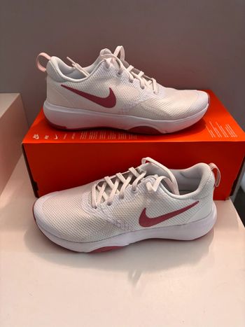 Baskets Nike P.38,5 Neuves