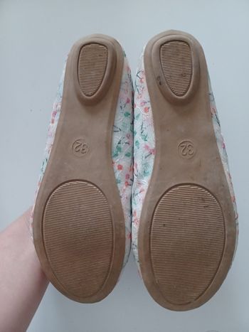 Ballerine blanche avec cerises