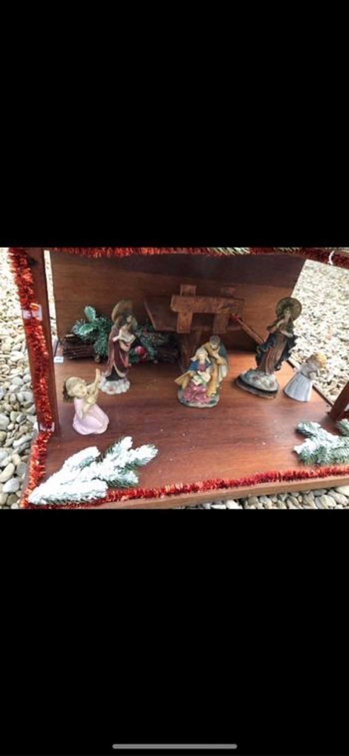 Très grande crèche et ces santons pour noël 🎅 - photo numéro 3