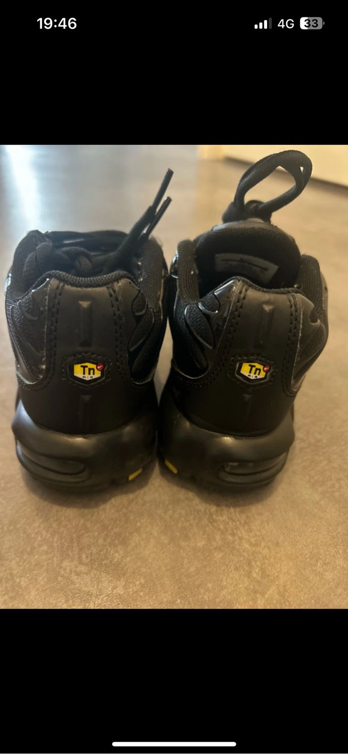 Basket Nike tn noir 32 - photo numéro 2