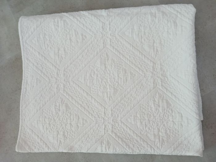 dessus de lit ou de canapé 142 x 222 cm blanc