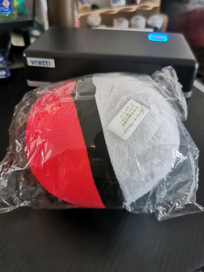 Peluche Poké Ball – L’iconique balle Pokémon en version ultra douce ! - photo numéro 2