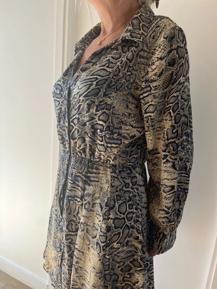 Robe motif serpent marque Zara - photo numéro 4
