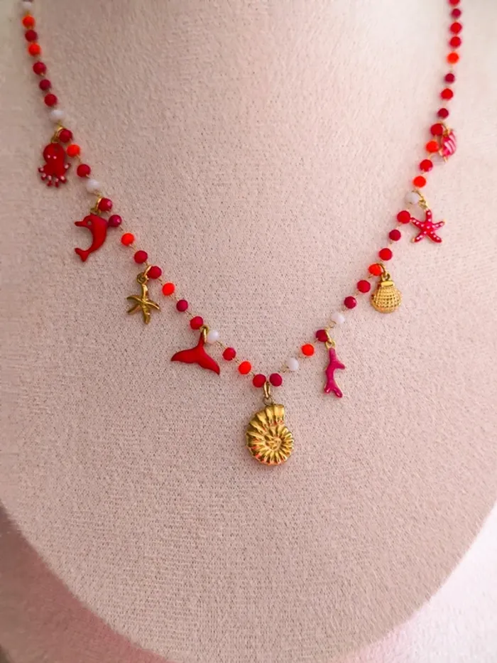 Collier doré et rouge avec perles de cristal et breloques de la mer - photo numéro 7