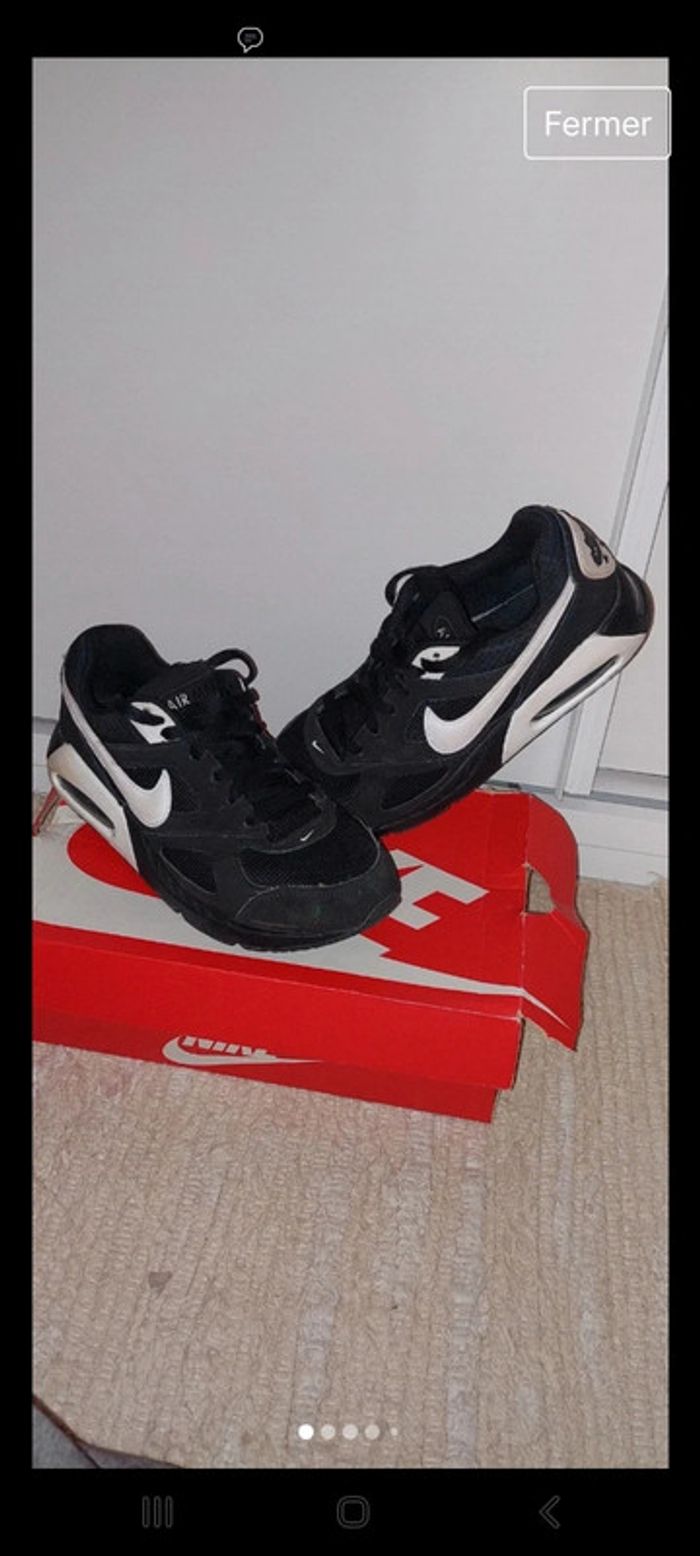 Baskets Nike air max Ivo taille 38,5