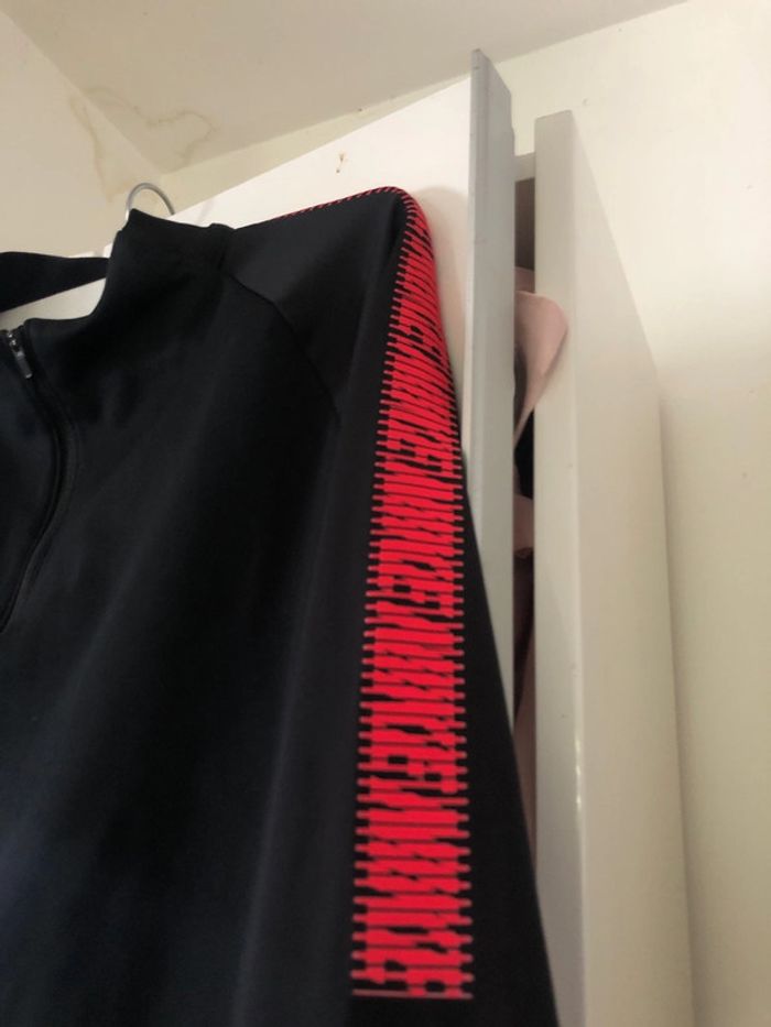 Haut de survêtement Nike . Taille M - photo numéro 6