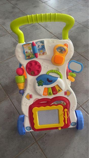 Trotteur musical bebe