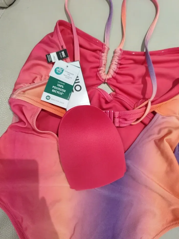 Maillot de bain neuf 95C - photo numéro 3
