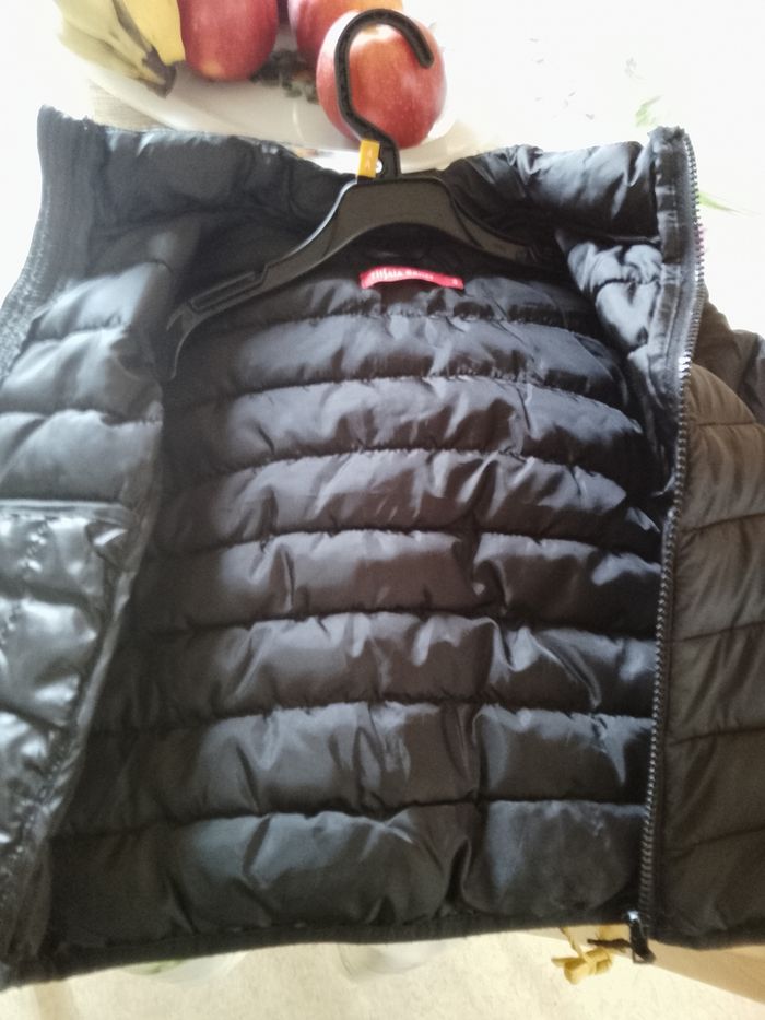 Vends doudoune noire en 4ans. - photo numéro 2