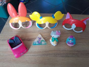 Lot de 7 jouets filles hello kitty McDonald's