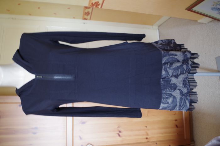 Robe Noir et taupe Un . C Tout  - T. 40