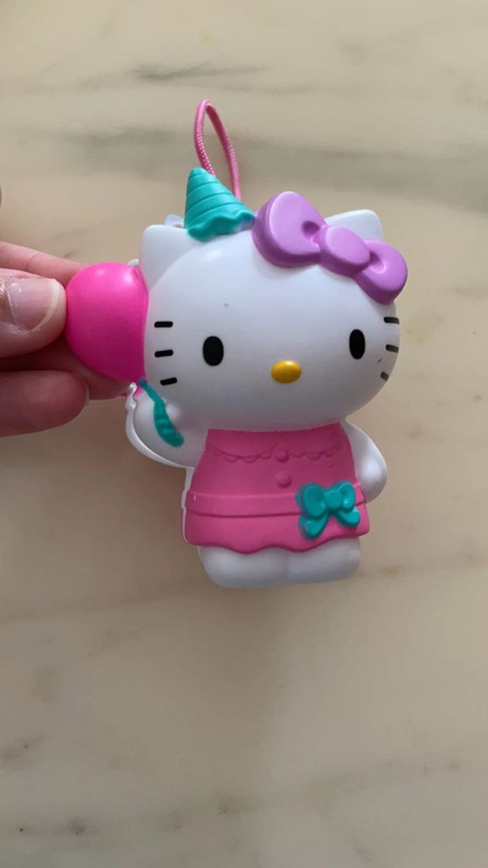 Figurine raiponce et hello kitty - photo numéro 3