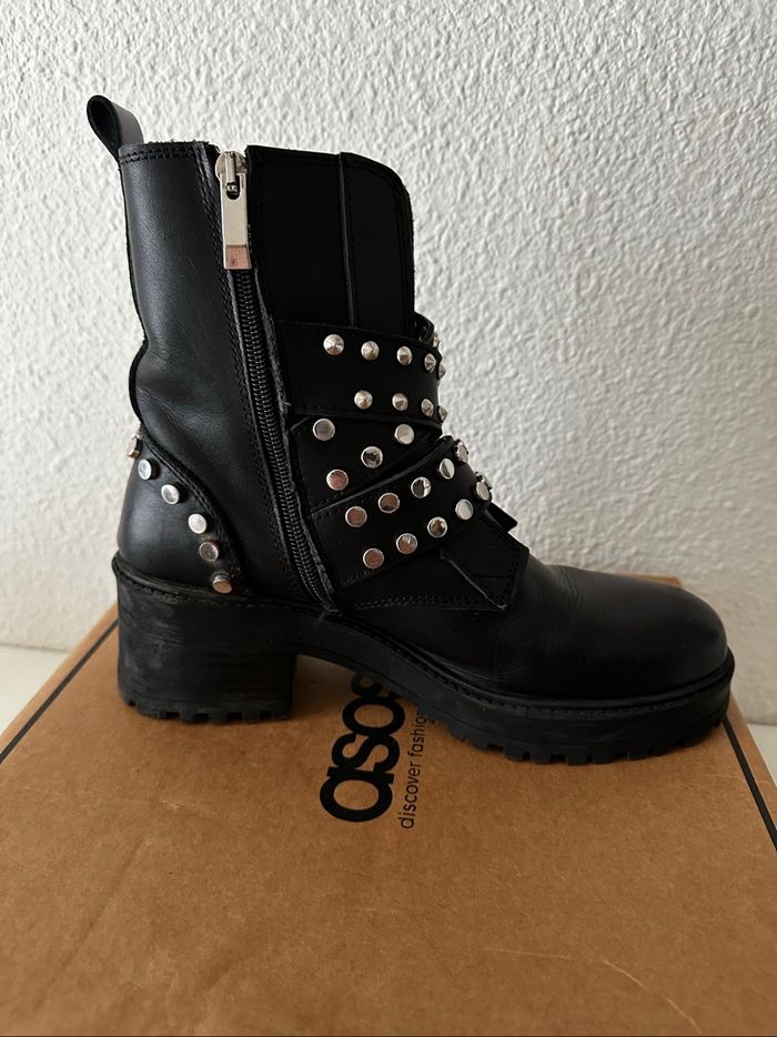 Bottines en cuir noires cloutées style motard - Zara - photo numéro 10