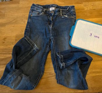 Jean Skinny tape à l’œil modèle Louise taille 9 ans tbe