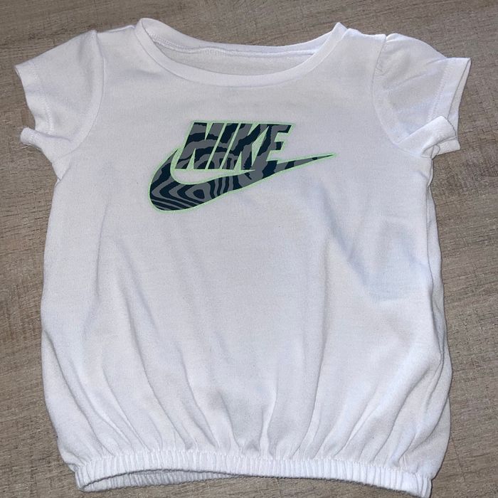 T-shirt Nike