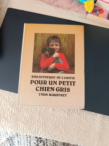 Livre Pour un petit chien gris