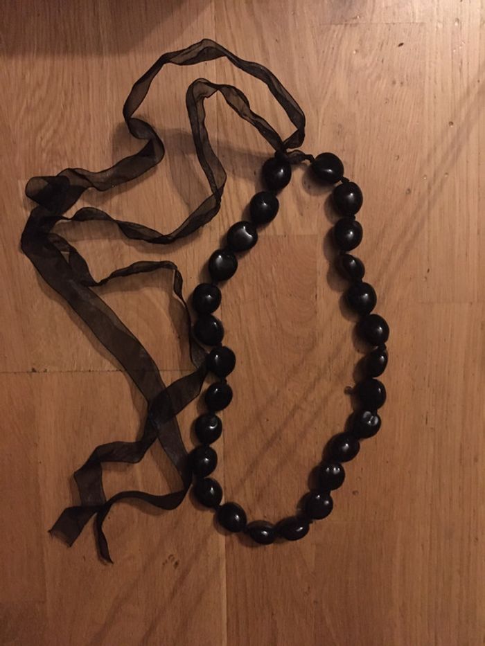 Collier noir fantaisie