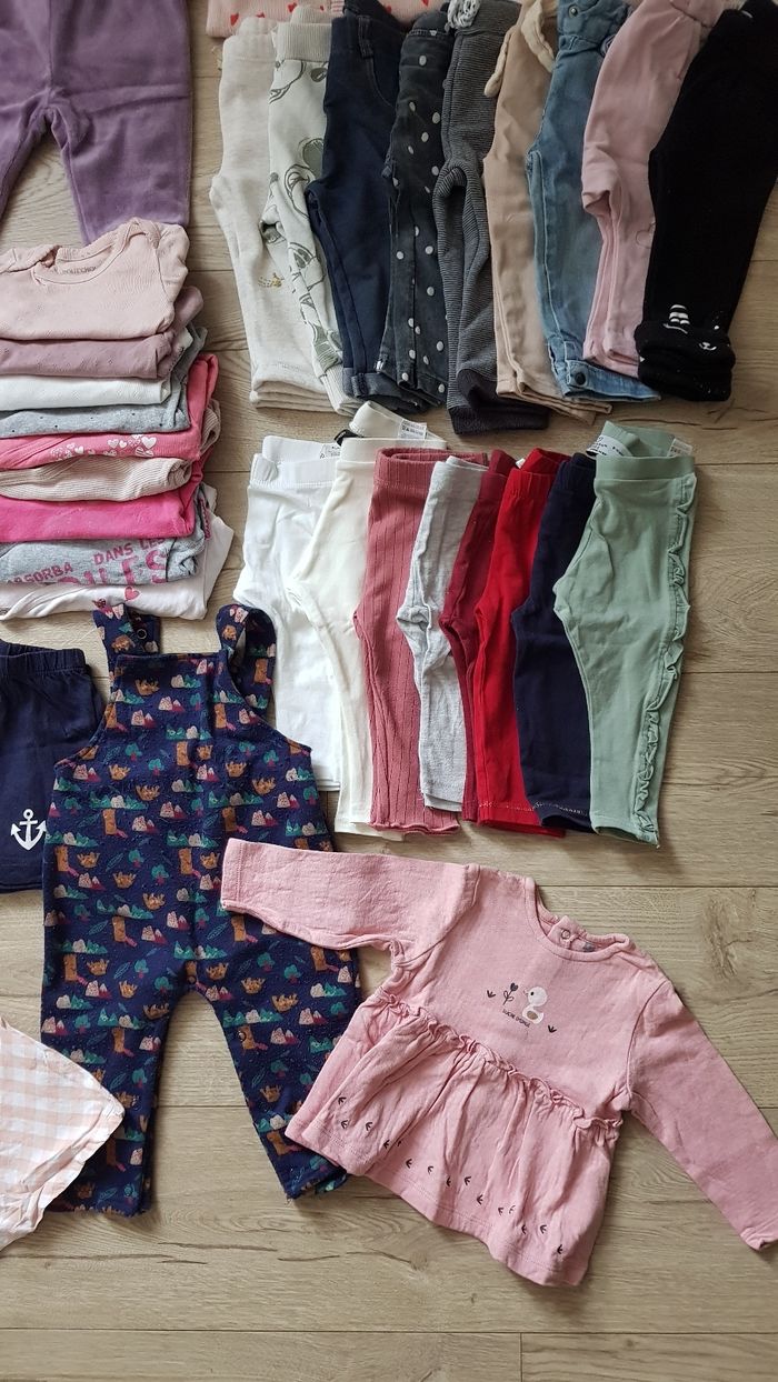 Gros lot de vêtements bébé fille 9 mois (57 pièces). Prix négociable - photo numéro 7