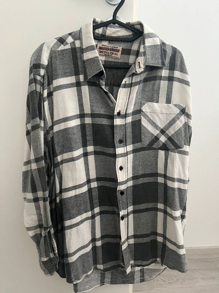 Chemise ou sur chemise à carreaux