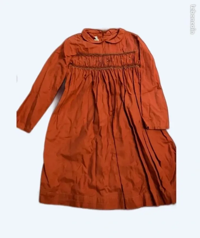 Robe rouge à smocks Marie puce