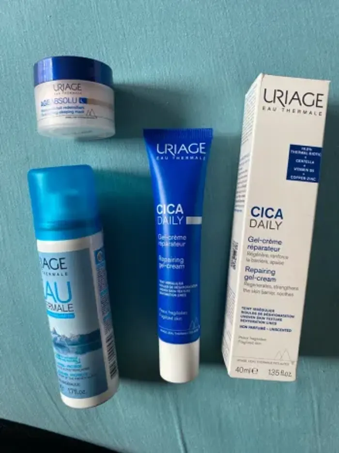 Uriage eau thermale âge absolu cica daily