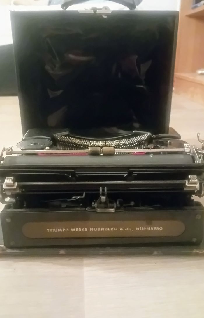 Machine à écrire portable Triumph  Durable Vintage - Clavier QWERTZ Allemand - Années 30-40 - Avec Mallette - photo numéro 2