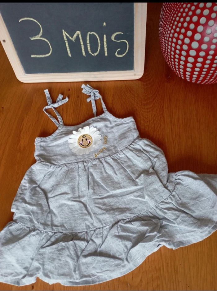 Robe taille 3 mois en très bon état