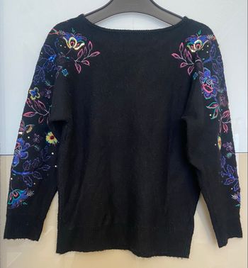 Pull noir à fleurs brodées S/M
