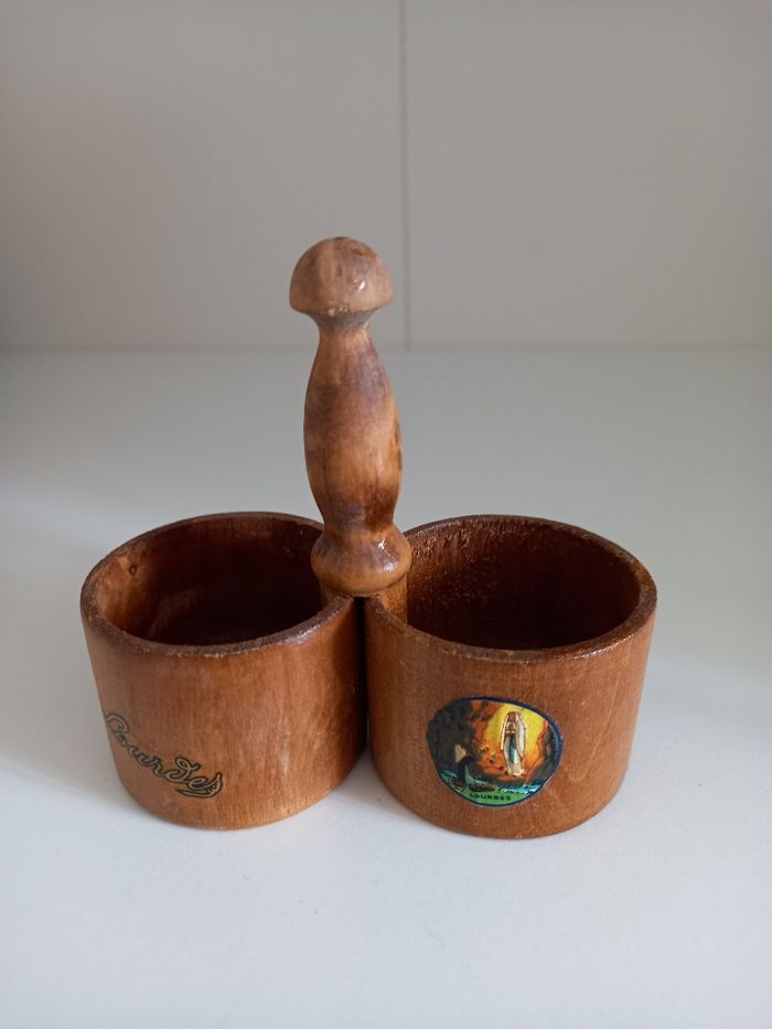 Duo salière poivrière en bois vintage Lourdes