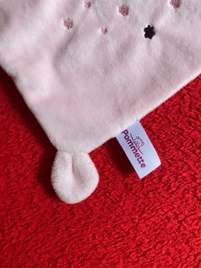 Pommette doudou ours rose robe Noeud mouchoir brodé oiseau neuf - photo numéro 4